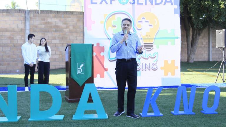 Xavier Maytorena García, director general del Instituto Senda da la bienvenida a los papás a la ExpoSenda.