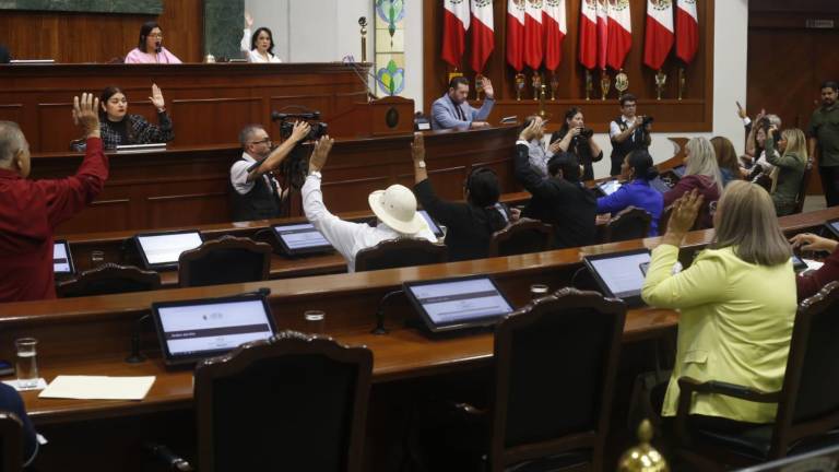 Los dos casos fueron aprobados por el Pleno del Legislativo por unanimidad.