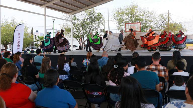 Lleva la Compañía Folclórica Sinaloense participó en El Arte Alegra tu Parque.