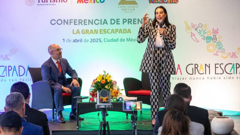 La secretaria de Turismo, Josefina Rodríguez Zamora, invitó al sector a crear paquetes atractivos.
