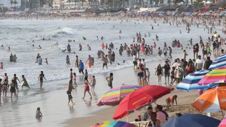 Para bañarse en el mar, continuará el horario normal de 7:00 a 19:00 horas.