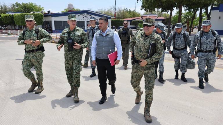 Omar García Harfuch y el general Ricardo Trevilla realizaron un recorrido por diversas calles de Culiacán, durante su visita a Sinaloa.