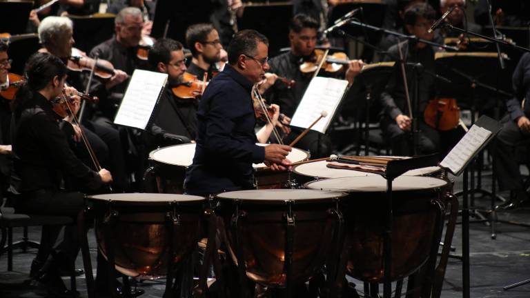 El percusionista Fernando Correa interpretó el Concierto para timbal y orquesta, de Russell Peck.