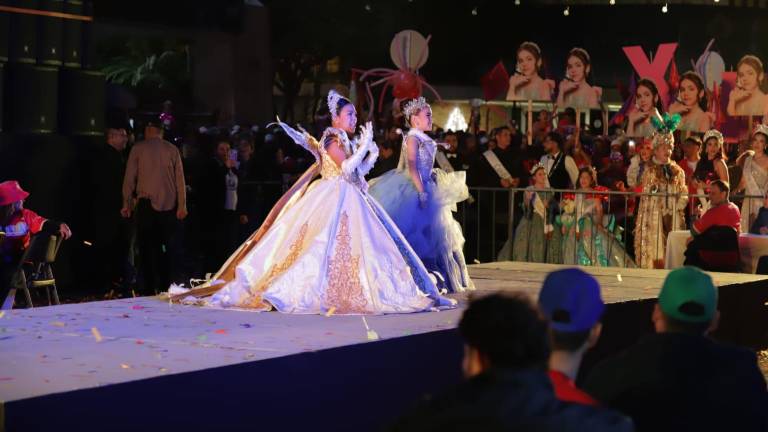 En la Plazuela República se realiza el último cómputo para elegir a la Reina Infantil del Carnaval de Mazatlán 2025.