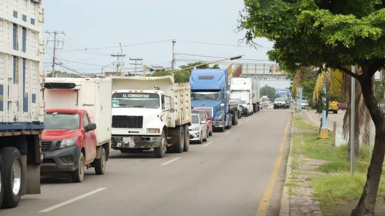 Las autoridades municipales buscan alternativas para mejorar la circulación en la zona del Libramiento Colosio donde se lleva a cabo la construcción de un puente.