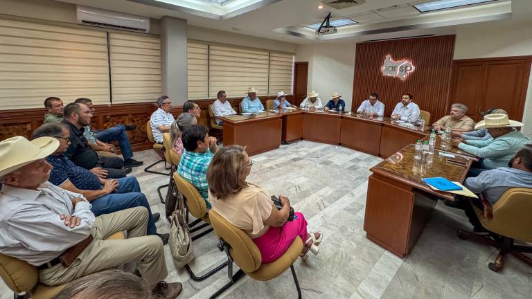 Autoridades agrícolas y el sector agrícola de Sinaloa se reúnen para analizar la nueva ley para regular los costos de producción.