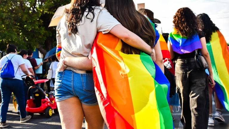 La Marcha por la Diversidad Sexual 2025 reunió este sábado a miles en Culiacán bajo el lema “Unidxs, construyendo comunidad y paz”.
