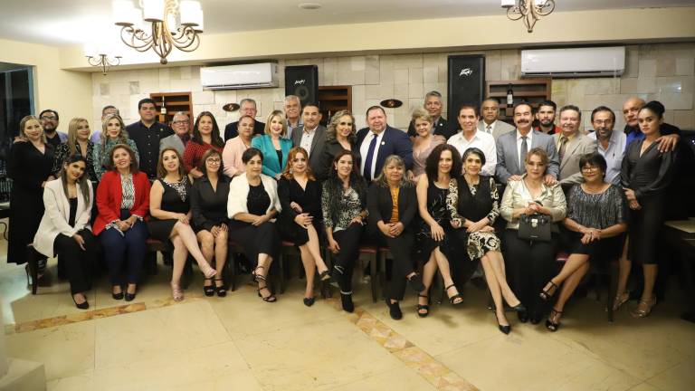 Integrantes de Colegio de Abogados Marco Antonio Arroyo Camberos disfrutan de su tradicional posada.