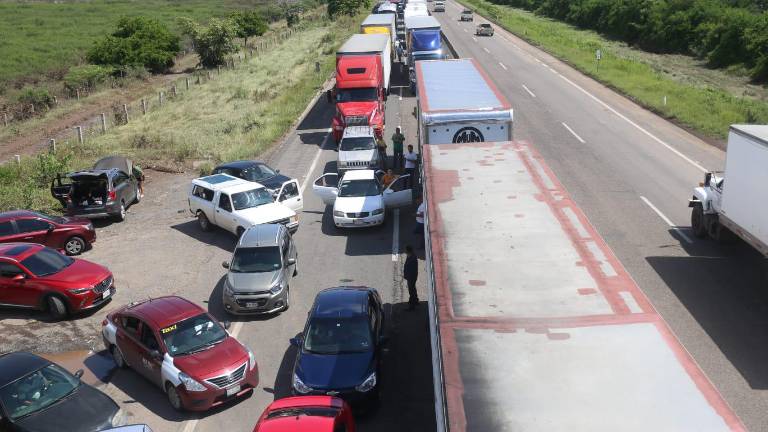 Miles de vehículos de todo tipo de tamaño se quedaron varados