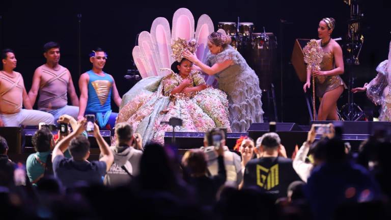 Entre lágrimas fue coronada Ángela I, Reina Infantil del Carnaval de Mazatlán 2025.