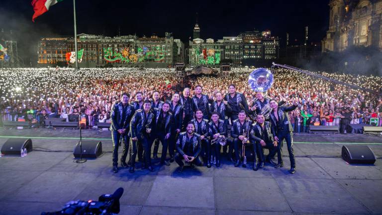 La Arrolladora Banda El Limón llenó El Zócalo de la Ciudad de México.
