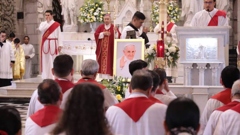 Misa en la Catedral de Mazatlán en memoria del Papa Francisco.