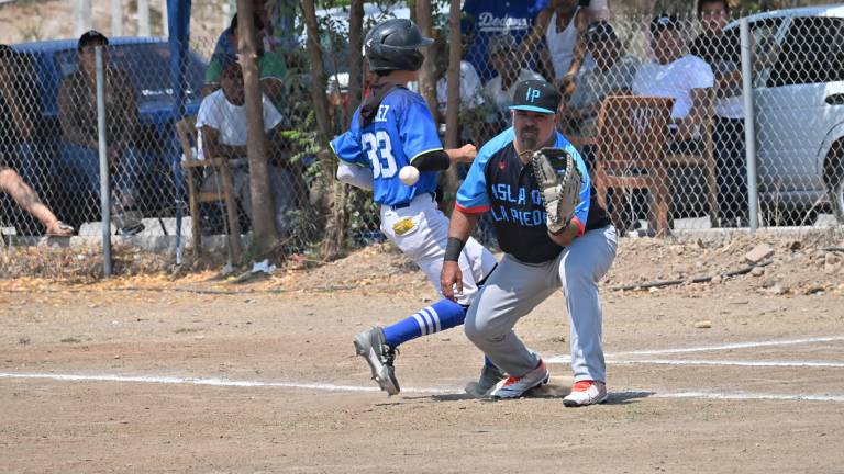 Lomas del Guayabo se llevó dos de tres encuentros para quedarse con el título de la Liga de Beisbol Campesina Río Presidio.