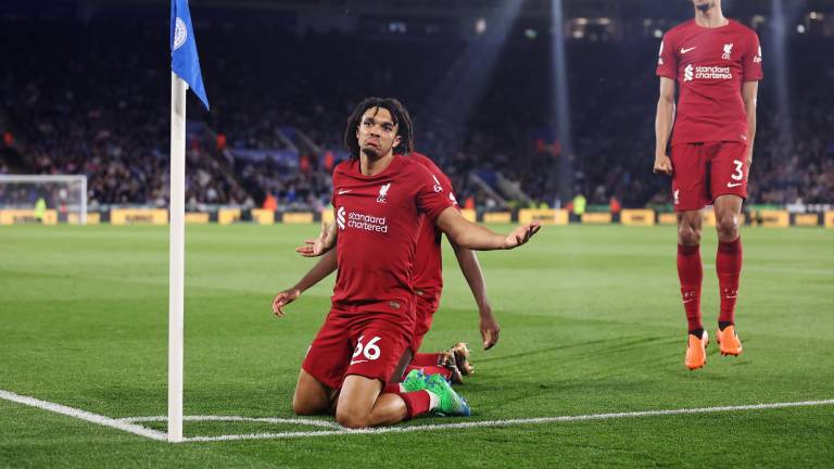 Liverpool no afloja el paso en la Premier League y sigue cerca de los puestos de la Champions League.