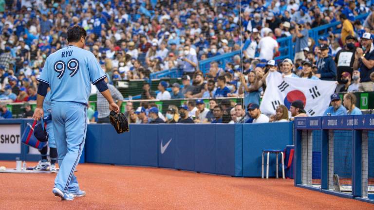 El surcoreano Hyun Jin Ryu salió del encuentro entre los aplausos del público.