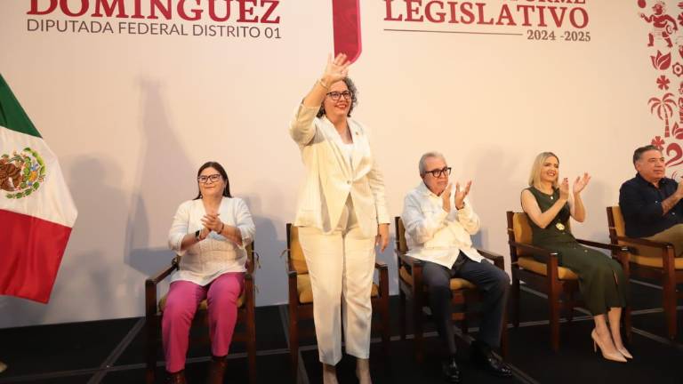 La Diputada federal, Graciela Domínguez Nava, presentó este sábado en Mazatlán su primer informe legislativo.