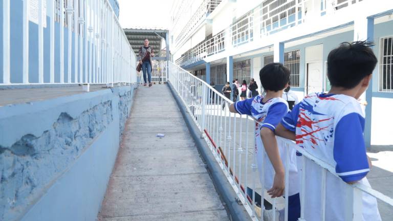 En la secundaria Miguel Hidalgo, en Mazatlán, comparten protocolo de seguridad ante posibles hechos violentos.