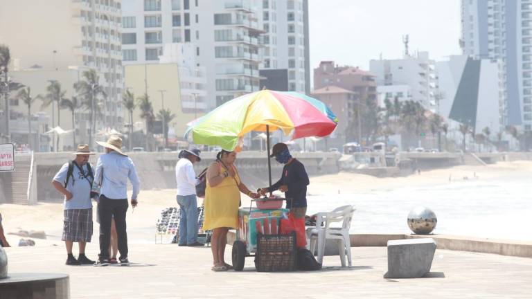 Ante las altas temperaturas se recomienda no exponerse a los rayos del sol entre las 11:00 a las 16:00 horas.