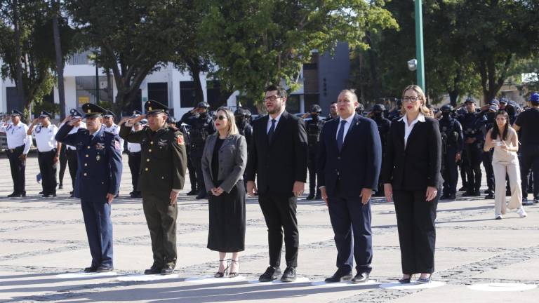 Ceremonia cívica en Palacio de Gobierno de Sinaloa para conmemorar el Día del Trabajo.