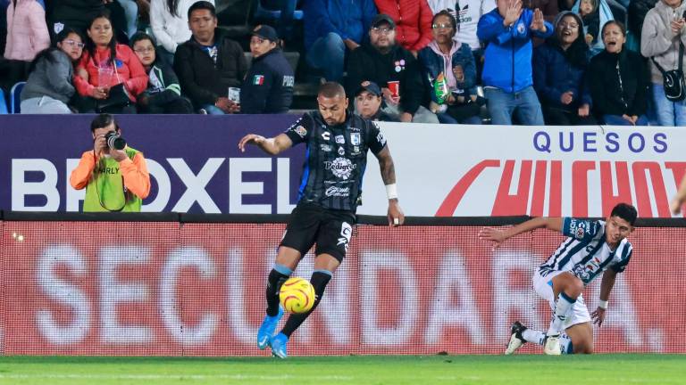 Querétaro saca los tres puntos del Estadio Hidalgo.