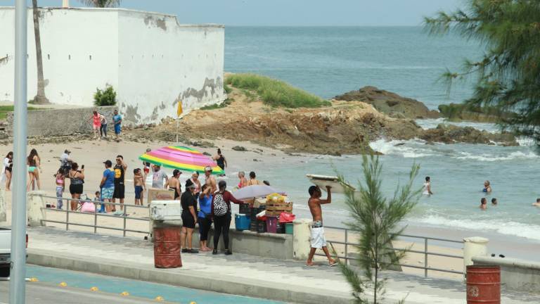 Llama Sector Salud a no exponerse a los rayos del sol de las 11:00 a las 16:00 horas.