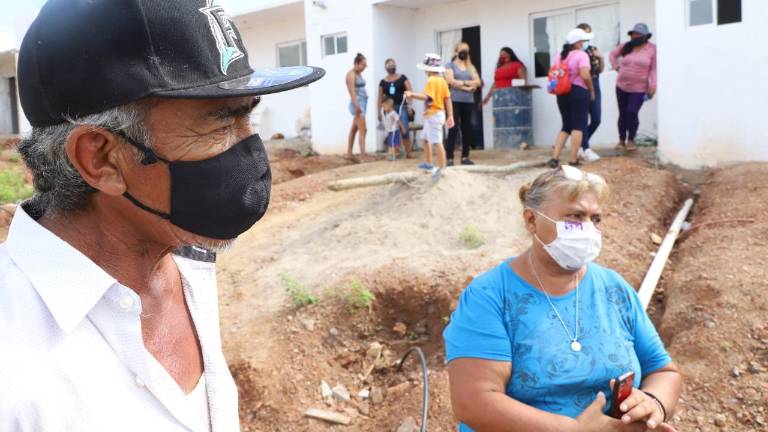 Desplazados de la sierra de Sinaloa en el fraccionamiento que se les construyó en Mazatlán.