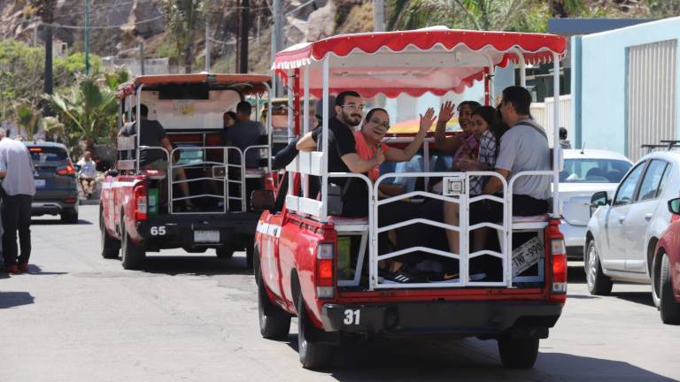Prestadores de servicio de transporte defienden el uso de la música en sus unidades, pues es lo que demanda el turista.