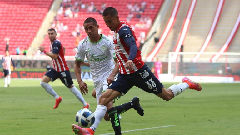 Chivas de milagro no perdió de local ante Bravos.