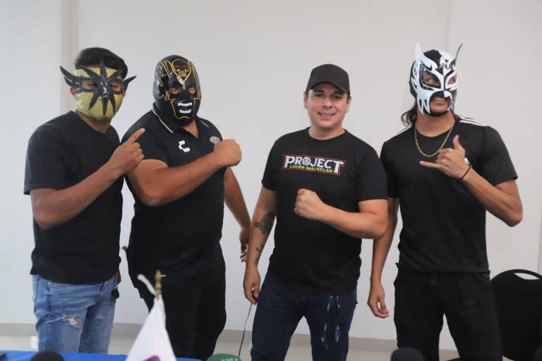 Destapan lucha inicial en presentación de La Parka en Mazatlán