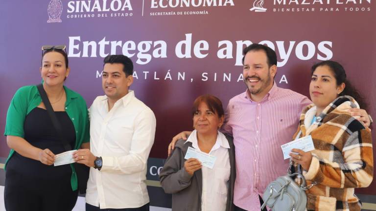 La Secretaría de Economía entregó cerca de 250 incentivos a tianguistas del Mercado Miguel Hidalgo, Flores Magón y empacadoras de camarón de Mazatlán.