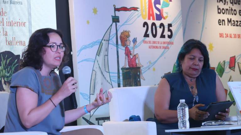 La escritora Ave Barrera presentó su novela “Notas desde el interior de la ballena”, en la actividad de la FeliUAS 2025.
