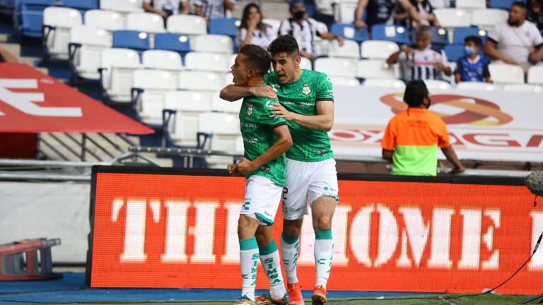 Ronaldo Prieto celebra el gol que le dio el boleto a semifinales a Santos Laguna.