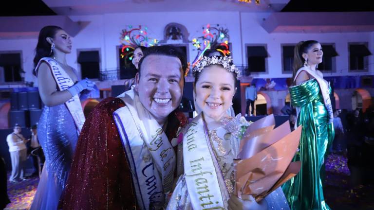 Héctor Limón y María Paula son los nuevos reyes de la gran fiesta mazatleca.