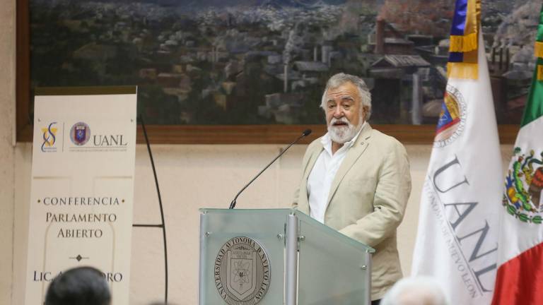 El Subsecretario Alejandro Encinas fue espiado mientras llevaba a cabo una investigación por la particiación del Ejército en el caso Ayotzinapa.