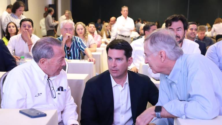 Javier Gaxiola, Secretario de Economía de Sinaloa, junto a Leovy Carranza y Rodolfo Madero.