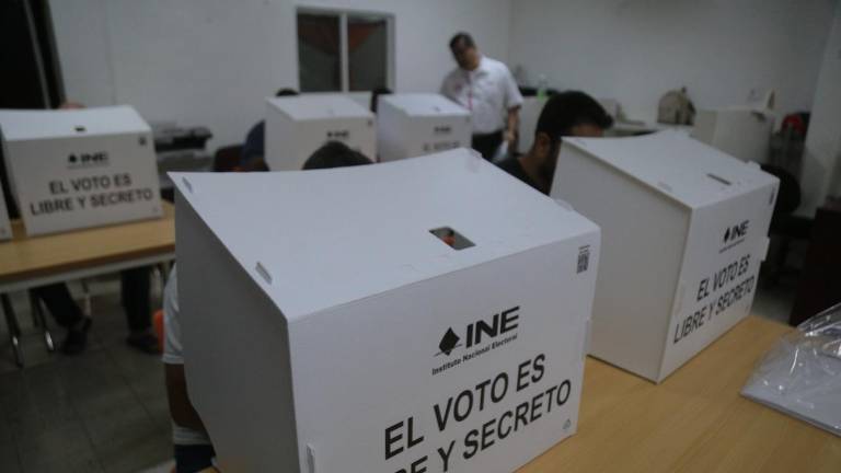 Para ejercer este derecho, no se exigirán requisitos extraordinarios, sino contar con una credencial vigente expedida en Sinaloa, y estar inscritos en el Registro Federal de Electores.