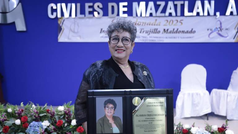 Mariana Trujillo hace historia al recibir el galardón “Humberto Romero Navarro” que otorga el Colegio de Ingenieros Civiles de Mazatlán, a su trayectoria.