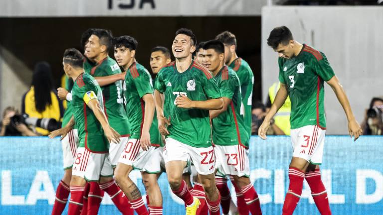 Hirving Lozano celebra el gol que significó el triunfo para el Tricolor.