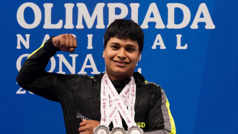 Josthyn Adarey Sánchez Montoya logra tres medallas de plata.