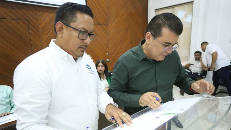 Gustavo Rojo Navarro y Édgar González Zataráin firman Agenda Ciudadana Anticorrupción.
