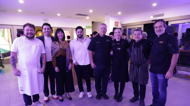 Mario Papa, Samuel Cepeda, Sandra Guido, Mar Lezama, Héctor Peniche, Andrea Lizárraga, Julián Portugal y Roberto Becerra.