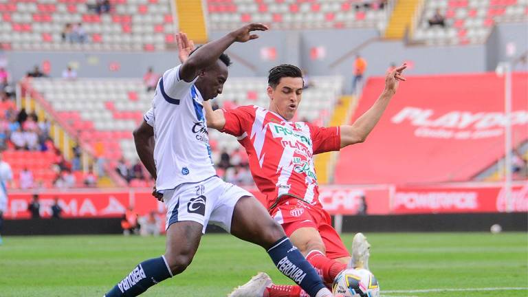 Necaxa hace respetar su casa.