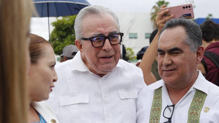 El Gobernador Rubén Rocha Moya con el Rector de la UAS Jesús Madueña Molina.