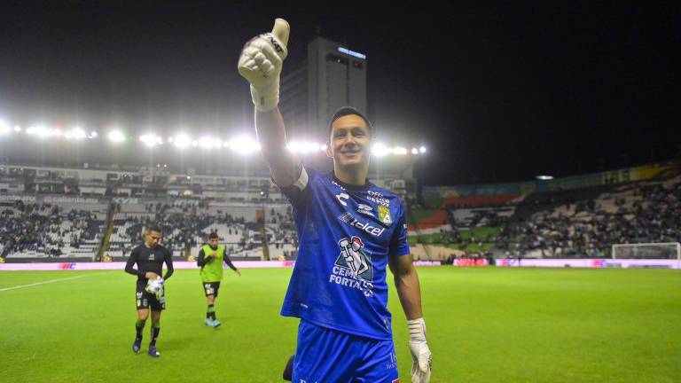 Rodolfo Cota es uno de los convocados.