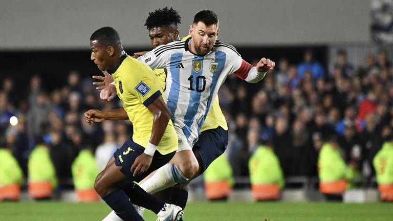 Otra genialidad de Messi da triunfo a Argentina.