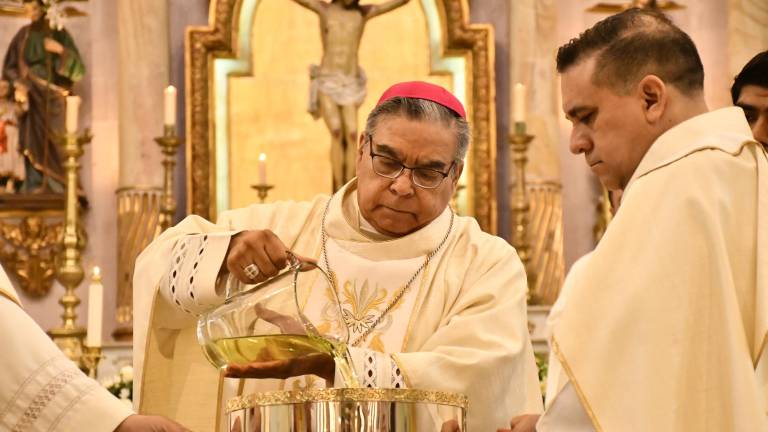 En la ceremonia el Obispo recordó las enseñanzas de Jesucristo y agradeció el oficio del sacerdocio, el cual calificó como un don.