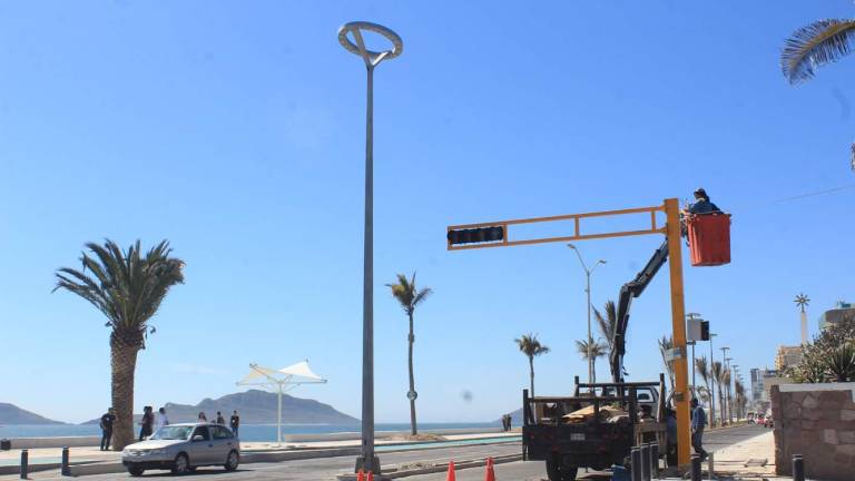 Los semáforos sufrieron graves afectaciones por la falta de luz.