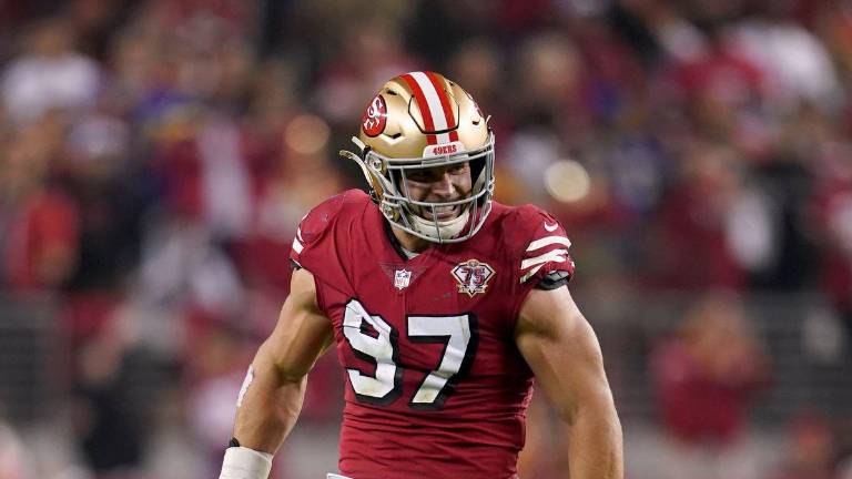 Nick Bosa tuvo que abandonar el partido contra los Cowboys la semana pasada.