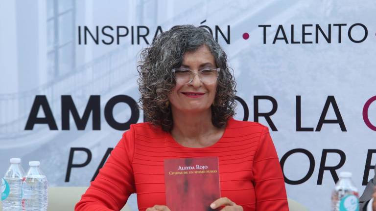 Aleyda Rojo presentó ‘Chispas de un mismo fuego’, en Diálogos de nuestra historia.