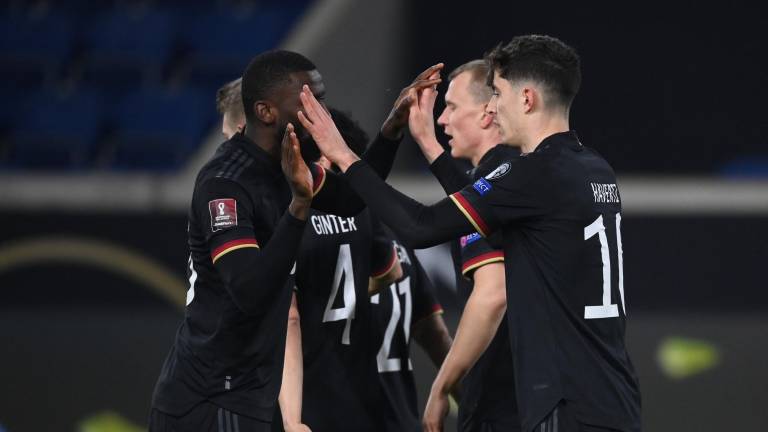 Alemania vence 3-0 a Islandia.